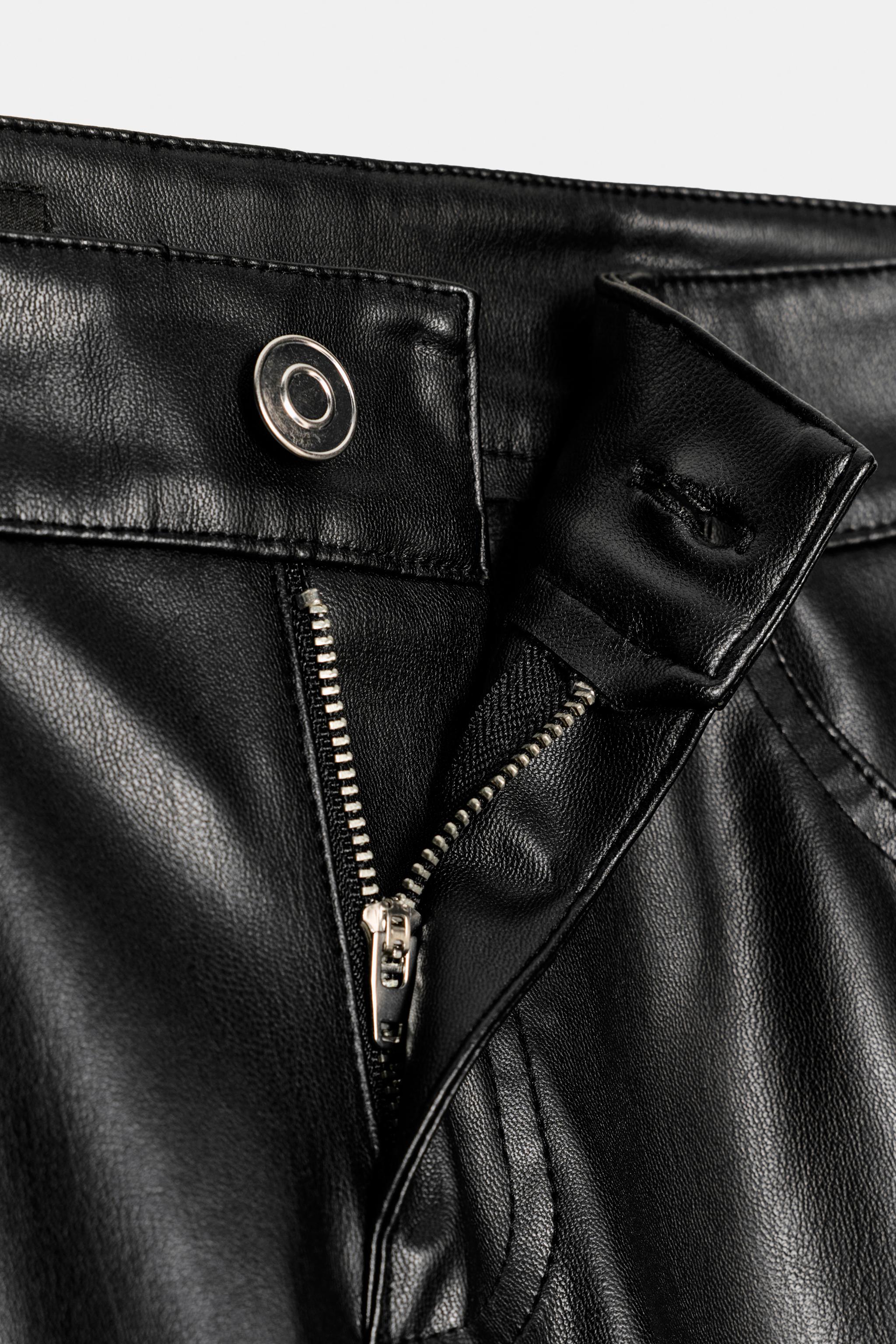 PANTALON MATIÈRE SYNTHÉTIQUE TAILLE BASSE